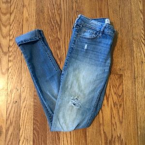 Hollister distressed 5L super skinny jeans.